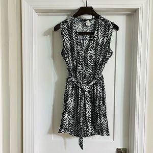 VENUS Black and White Romper wrinkle free Size L